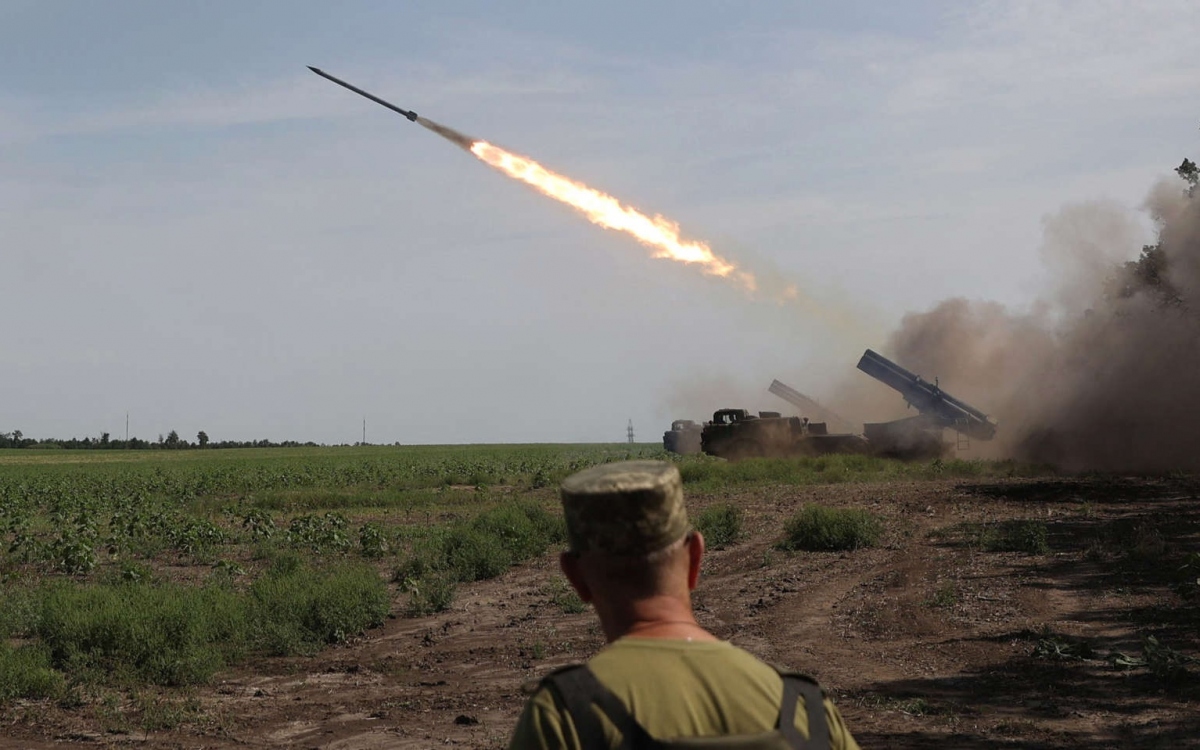 Ukraine chọc thủng phòng tuyến thứ 1, Nga đáp trả quyết liệt